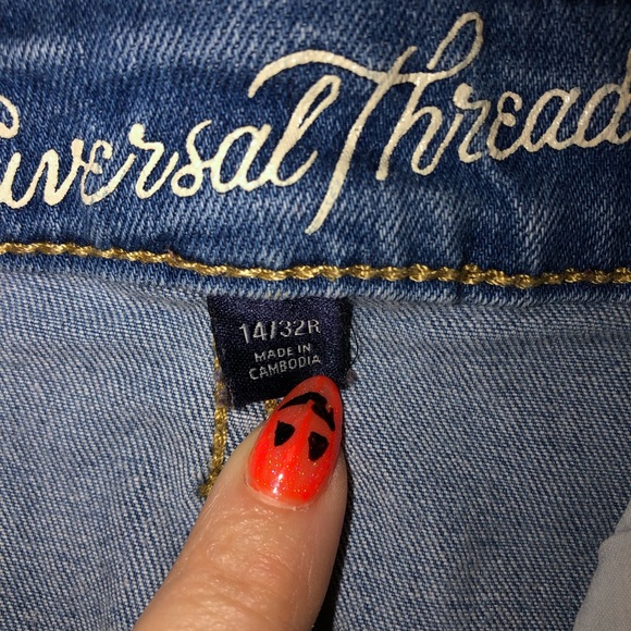 Distressed jeans - Picture 3 of 3